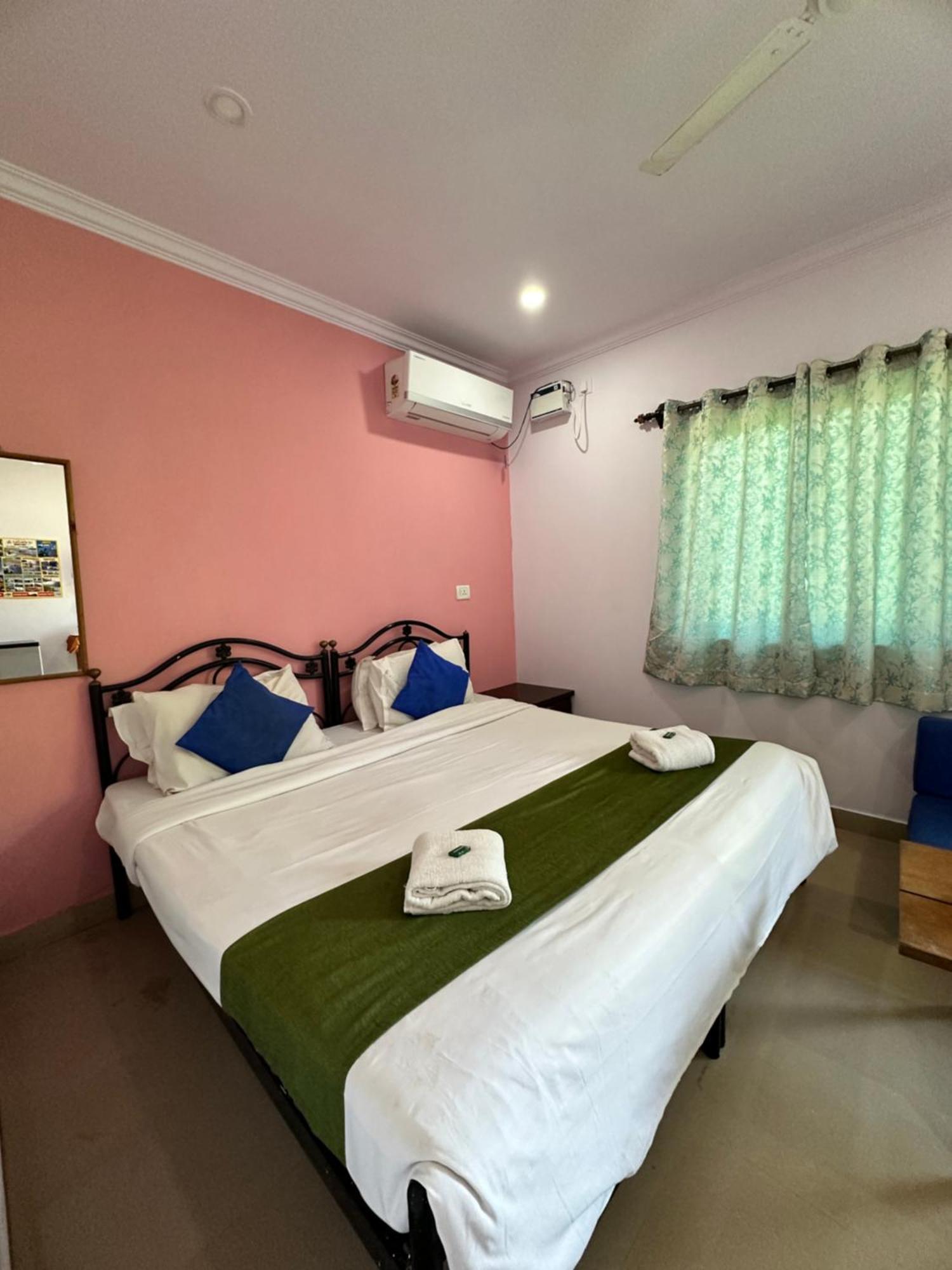 Casa Somanjo Inn Калангут Экстерьер фото